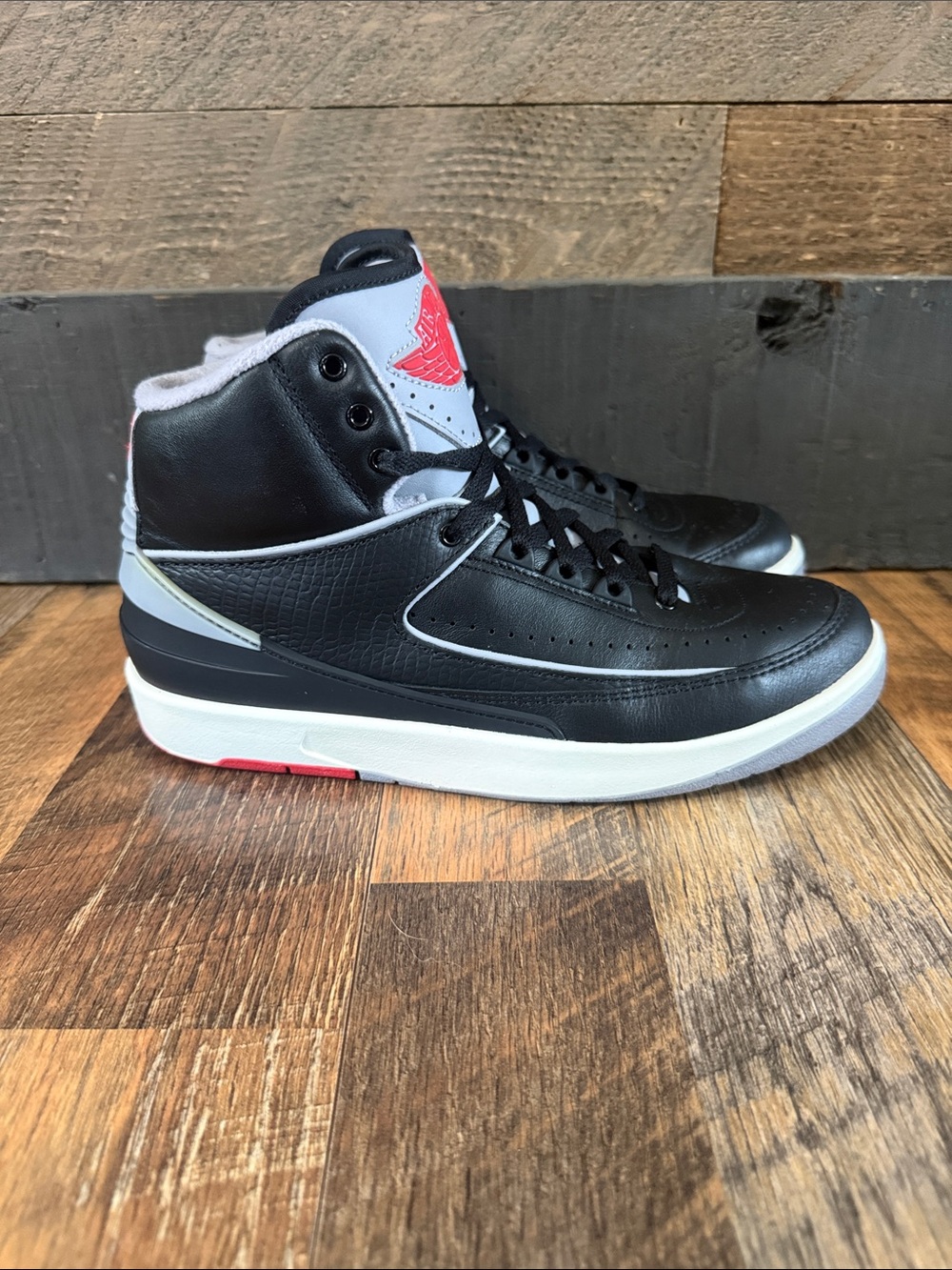 Air Jordan 2 Retro Black Cement Kids 7Y / Women’s 8.5 Black Red Gray